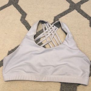Queenie Ke sports bra- strappy!